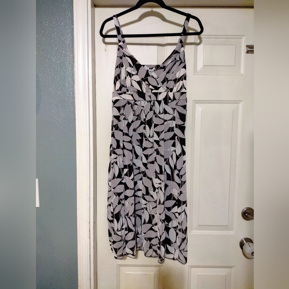 Studio 1940 Black and White Leaf Pattern Midi Dress Side Zipper Size 10